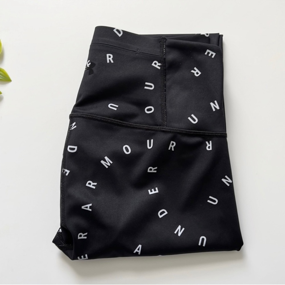 NWOT under armour black and white breathelux powerprint leggings